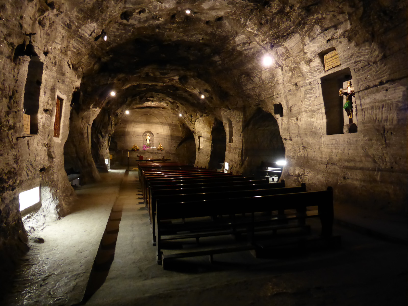 The small chapel at the entrance to the cathedral