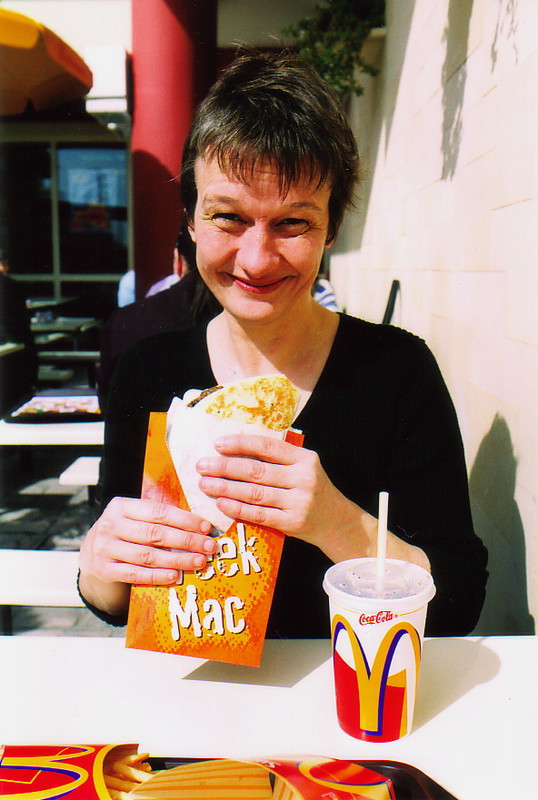 Peta eating a Greek Mac