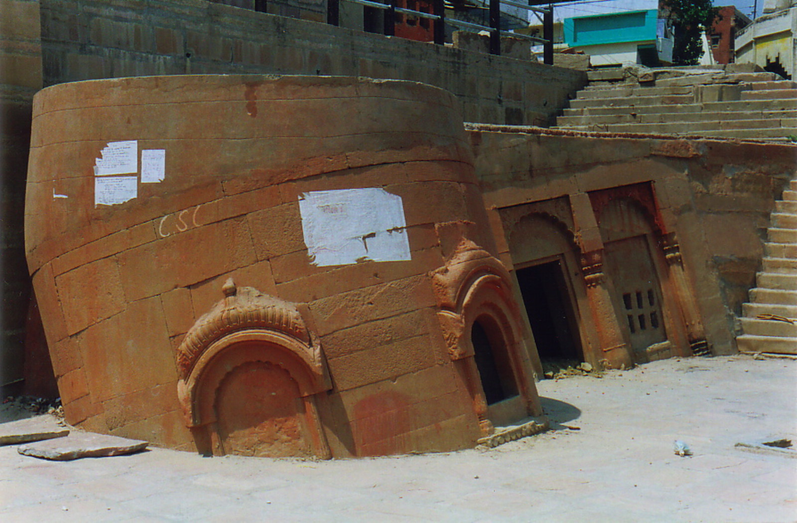 A sunken temple by the Ganges