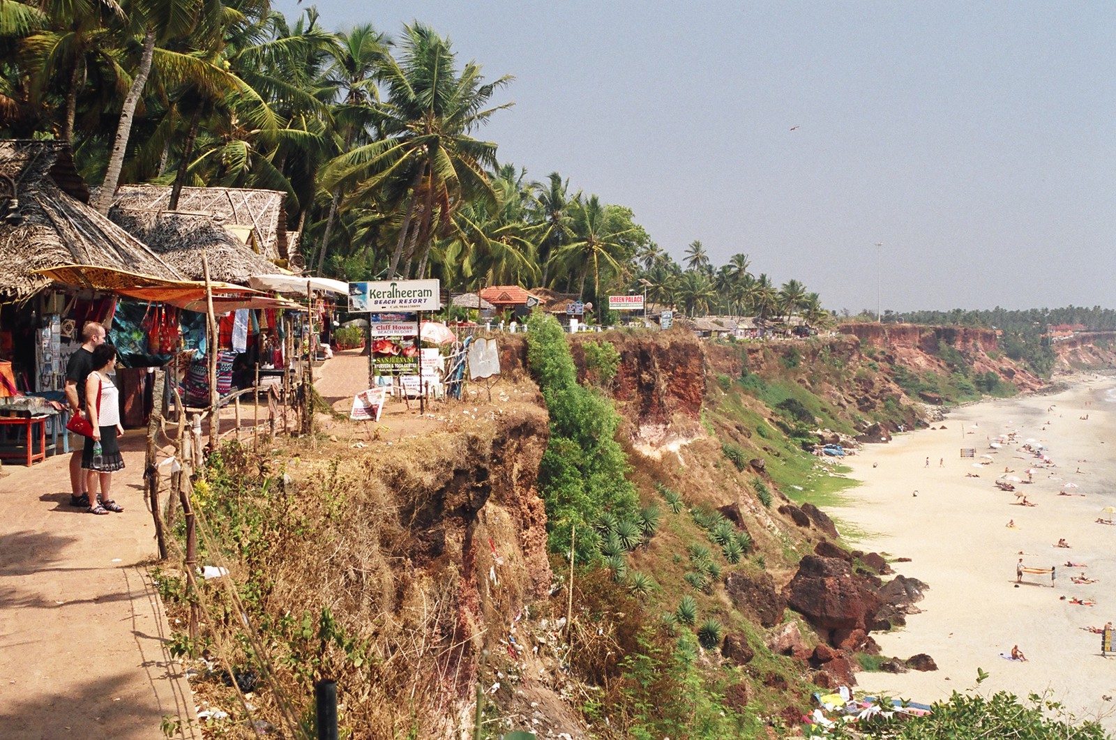 The view south along the cliff at Varkala