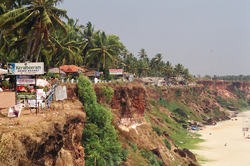 The view south along the cliff at Varkala