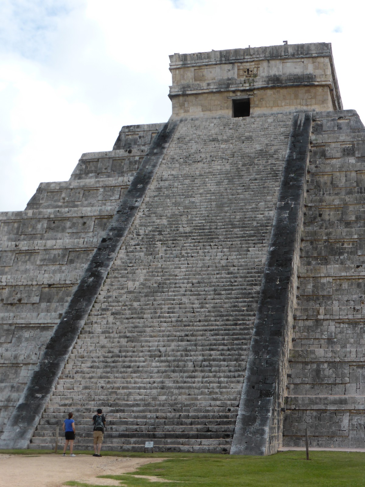 El Castillo - A Picture from Chichén Itzá, Mexico - Travel Writing