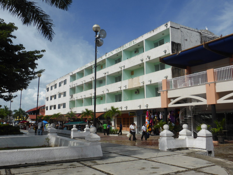 The main square I San Miguel de Cozumel, where some of the buildings have seen better days