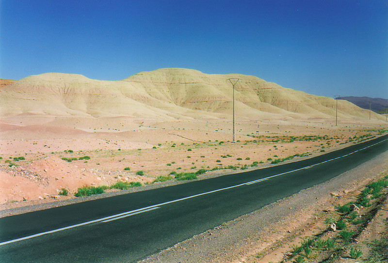 A road cutting through the hammada