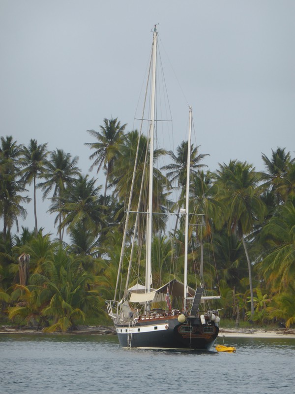 The Black Dragonfly at anchor in the Cayos Holandeses